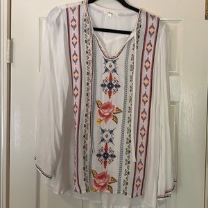 Whit top with beautiful embroidery